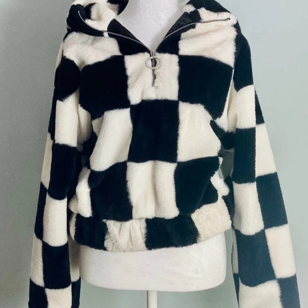 Black and White Checkered hoodie with ring zipper